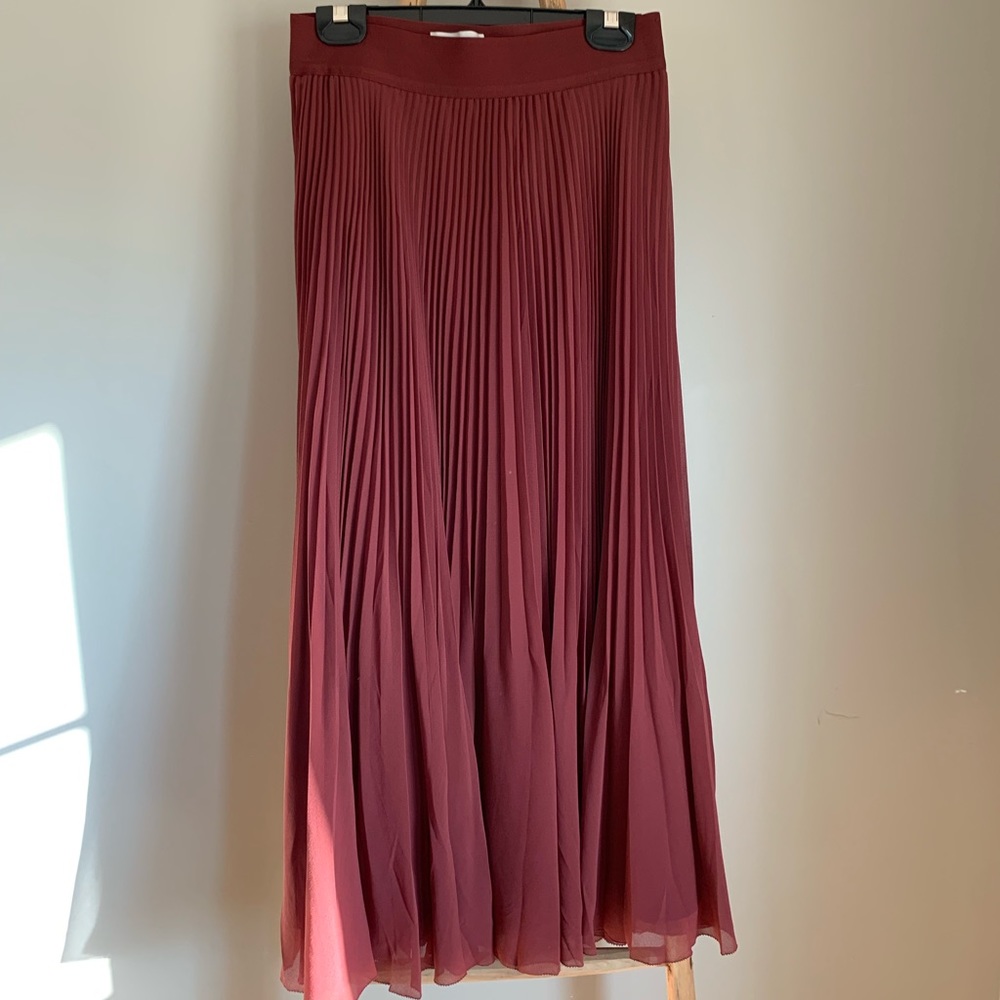 Aritzia Wilfred Twirl Midi Skirt